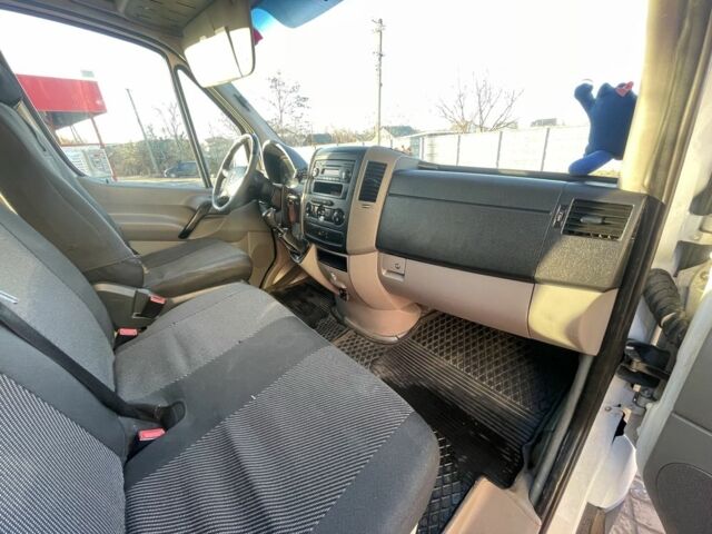 Белый Мерседес Sprinter, объемом двигателя 2.1 л и пробегом 400 тыс. км за 13500 $, фото 1 на Automoto.ua