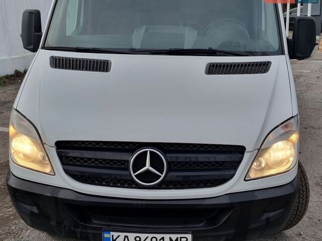 Белый Мерседес Sprinter, объемом двигателя 2.1 л и пробегом 327 тыс. км за 15500 $, фото 1 на Automoto.ua