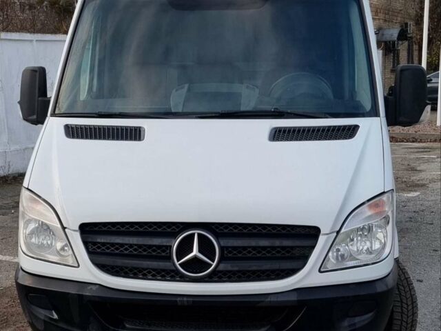 Белый Мерседес Sprinter, объемом двигателя 2.14 л и пробегом 327 тыс. км за 13000 $, фото 1 на Automoto.ua