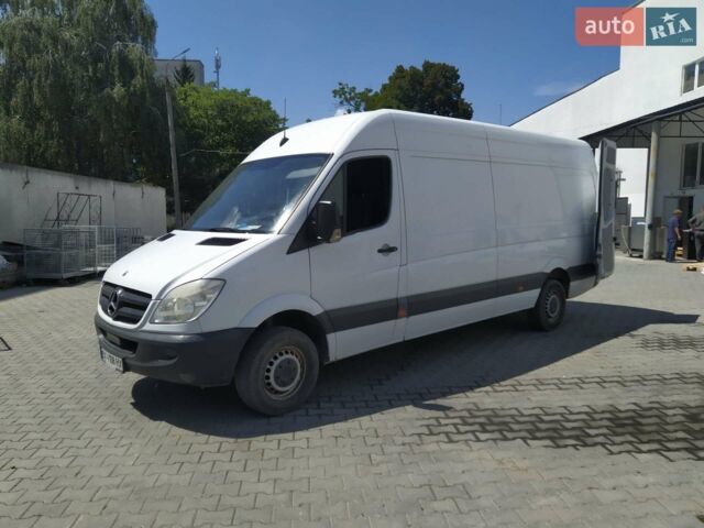Белый Мерседес Sprinter, объемом двигателя 2.14 л и пробегом 390 тыс. км за 12000 $, фото 1 на Automoto.ua