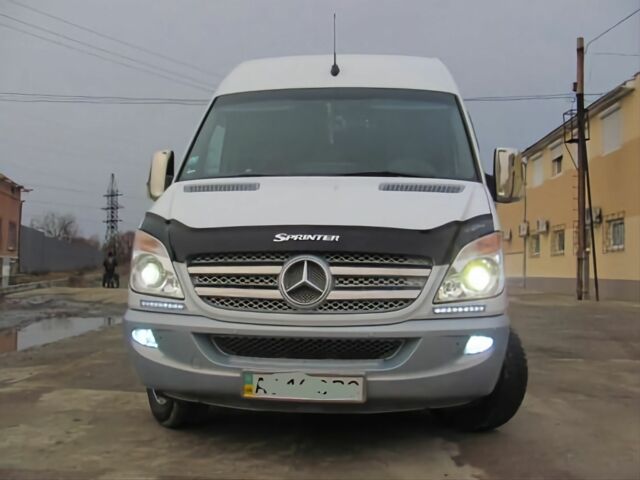 Белый Мерседес Sprinter, объемом двигателя 2.1 л и пробегом 350 тыс. км за 15600 $, фото 1 на Automoto.ua