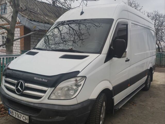 Белый Мерседес Sprinter, объемом двигателя 2.14 л и пробегом 302 тыс. км за 12500 $, фото 1 на Automoto.ua