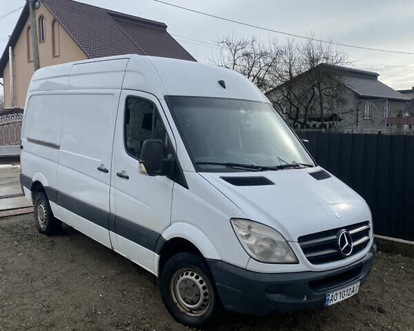 Белый Мерседес Sprinter, объемом двигателя 2.14 л и пробегом 380 тыс. км за 9900 $, фото 1 на Automoto.ua