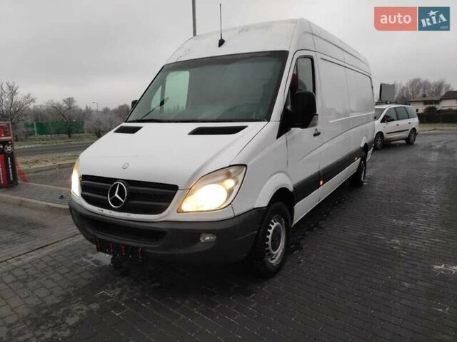 Белый Мерседес Sprinter, объемом двигателя 2.2 л и пробегом 380 тыс. км за 8687 $, фото 1 на Automoto.ua