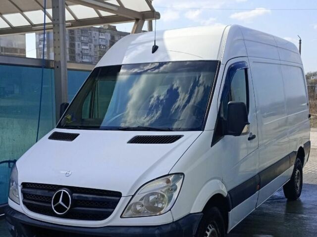 Белый Мерседес Sprinter, объемом двигателя 2.14 л и пробегом 330 тыс. км за 11500 $, фото 1 на Automoto.ua