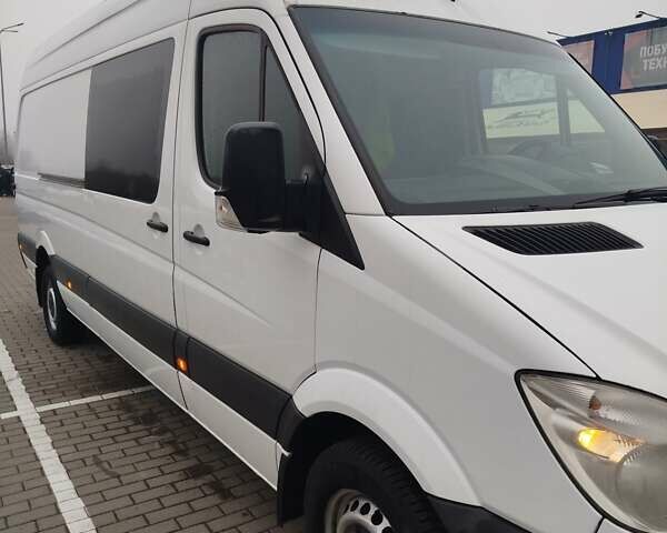 Белый Мерседес Sprinter, объемом двигателя 2.1 л и пробегом 318 тыс. км за 12000 $, фото 1 на Automoto.ua