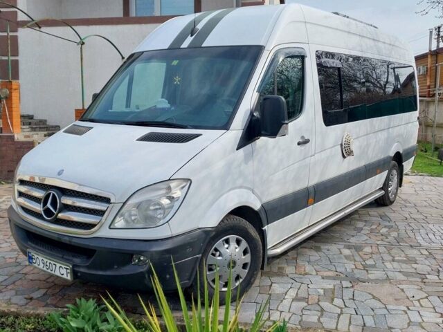 Белый Мерседес Sprinter, объемом двигателя 2.1 л и пробегом 400 тыс. км за 28000 $, фото 1 на Automoto.ua