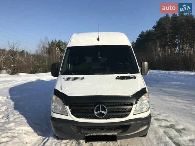 Белый Мерседес Sprinter, объемом двигателя 2.2 л и пробегом 325 тыс. км за 15500 $, фото 1 на Automoto.ua