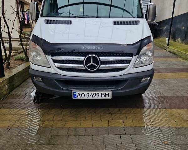 Белый Мерседес Sprinter, объемом двигателя 3 л и пробегом 516 тыс. км за 16500 $, фото 1 на Automoto.ua