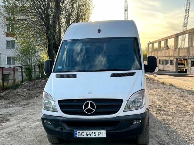 Белый Мерседес Sprinter, объемом двигателя 2.14 л и пробегом 603 тыс. км за 12999 $, фото 1 на Automoto.ua