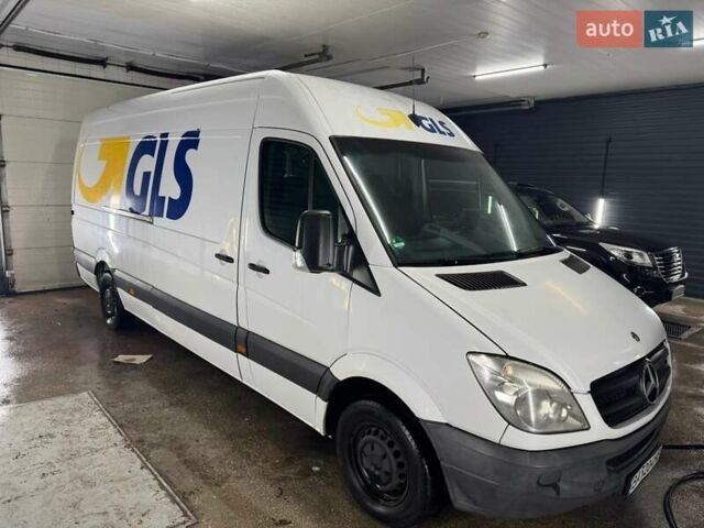 Белый Мерседес Sprinter, объемом двигателя 2.14 л и пробегом 302 тыс. км за 12300 $, фото 1 на Automoto.ua