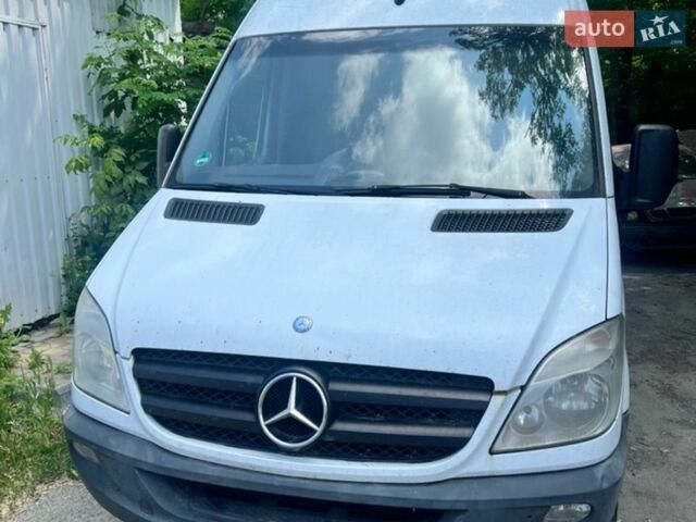 Белый Мерседес Sprinter, объемом двигателя 2.14 л и пробегом 579 тыс. км за 13500 $, фото 1 на Automoto.ua
