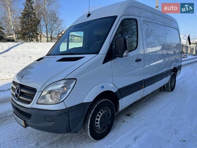 Белый Мерседес Sprinter, объемом двигателя 2.2 л и пробегом 310 тыс. км за 16900 $, фото 1 на Automoto.ua
