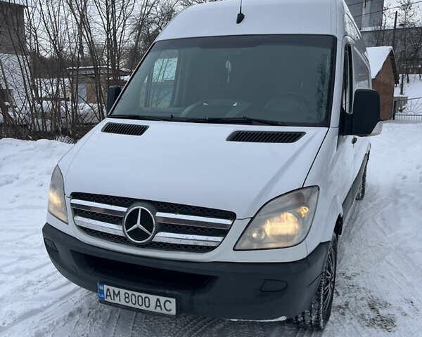 Белый Мерседес Sprinter, объемом двигателя 2.14 л и пробегом 333 тыс. км за 13500 $, фото 1 на Automoto.ua