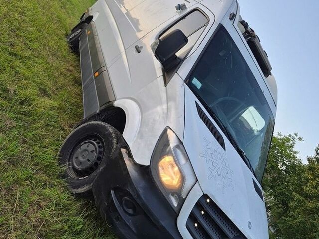 Белый Мерседес Sprinter, объемом двигателя 2.14 л и пробегом 111 тыс. км за 9900 $, фото 1 на Automoto.ua