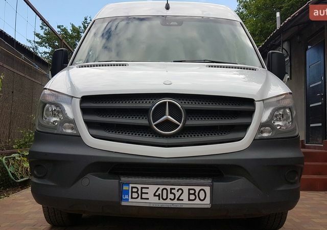 Белый Мерседес Sprinter, объемом двигателя 2.14 л и пробегом 300 тыс. км за 15000 $, фото 1 на Automoto.ua