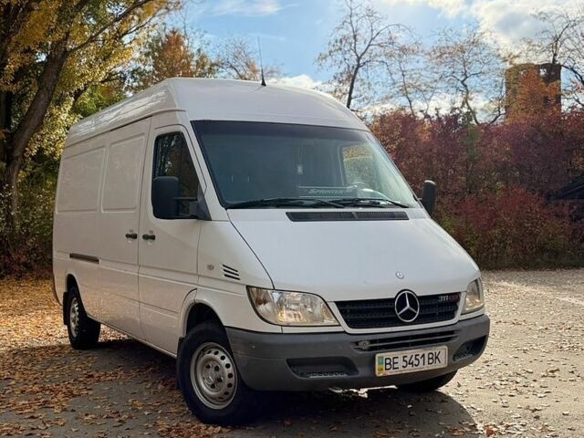 Белый Мерседес Sprinter, объемом двигателя 2.2 л и пробегом 223 тыс. км за 13000 $, фото 1 на Automoto.ua