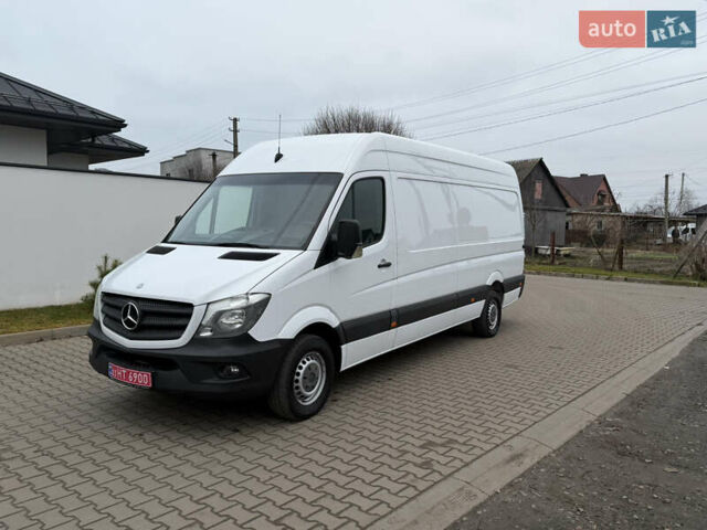 Белый Мерседес Sprinter, объемом двигателя 0 л и пробегом 294 тыс. км за 15800 $, фото 1 на Automoto.ua