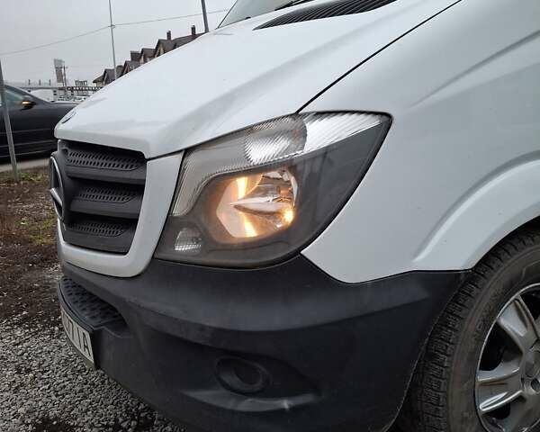 Белый Мерседес Sprinter, объемом двигателя 2.14 л и пробегом 328 тыс. км за 13600 $, фото 1 на Automoto.ua