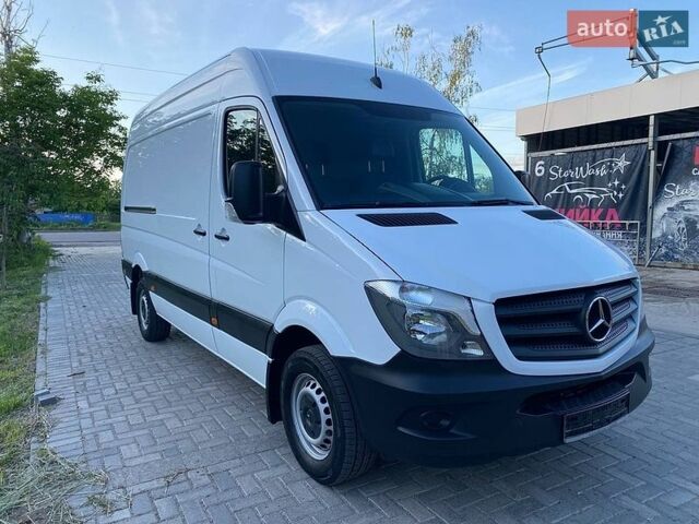 Белый Мерседес Sprinter, объемом двигателя 2.2 л и пробегом 250 тыс. км за 17399 $, фото 1 на Automoto.ua