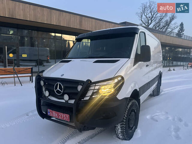 Белый Мерседес Sprinter, объемом двигателя 3 л и пробегом 324 тыс. км за 28000 $, фото 1 на Automoto.ua