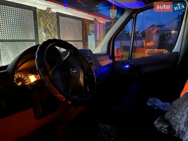 Белый Мерседес Sprinter, объемом двигателя 2.1 л и пробегом 332 тыс. км за 16499 $, фото 1 на Automoto.ua