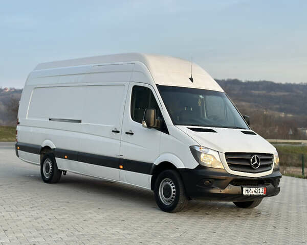 Белый Мерседес Sprinter, объемом двигателя 0 л и пробегом 218 тыс. км за 28837 $, фото 1 на Automoto.ua