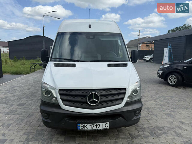 Белый Мерседес Sprinter, объемом двигателя 2.2 л и пробегом 325 тыс. км за 19000 $, фото 1 на Automoto.ua