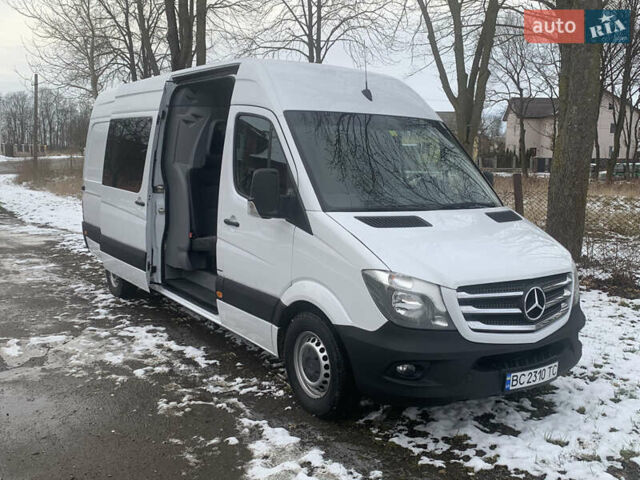 Белый Мерседес Sprinter, объемом двигателя 3 л и пробегом 306 тыс. км за 29990 $, фото 1 на Automoto.ua