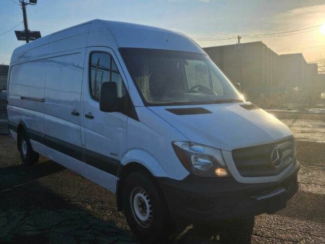 Белый Мерседес Sprinter, объемом двигателя 2.1 л и пробегом 70 тыс. км за 7500 $, фото 1 на Automoto.ua