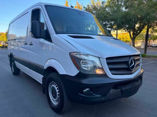 Белый Мерседес Sprinter, объемом двигателя 3 л и пробегом 78 тыс. км за 10000 $, фото 1 на Automoto.ua