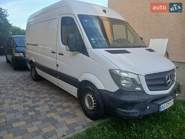 Белый Мерседес Sprinter, объемом двигателя 2.14 л и пробегом 400 тыс. км за 12000 $, фото 1 на Automoto.ua