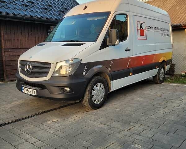Белый Мерседес Sprinter, объемом двигателя 2.1 л и пробегом 242 тыс. км за 23256 $, фото 1 на Automoto.ua