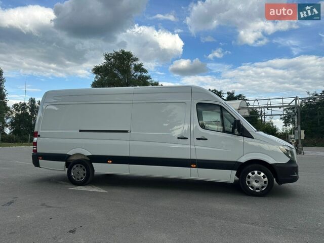 Белый Мерседес Sprinter, объемом двигателя 2.2 л и пробегом 310 тыс. км за 17900 $, фото 1 на Automoto.ua