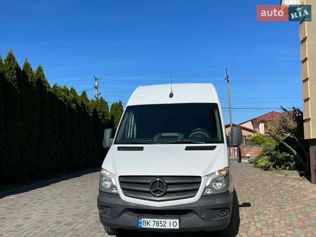 Белый Мерседес Sprinter, объемом двигателя 2.2 л и пробегом 296 тыс. км за 21500 $, фото 1 на Automoto.ua