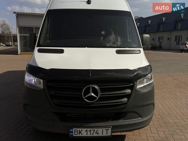 Белый Мерседес Sprinter, объемом двигателя 2.14 л и пробегом 420 тыс. км за 29600 $, фото 1 на Automoto.ua