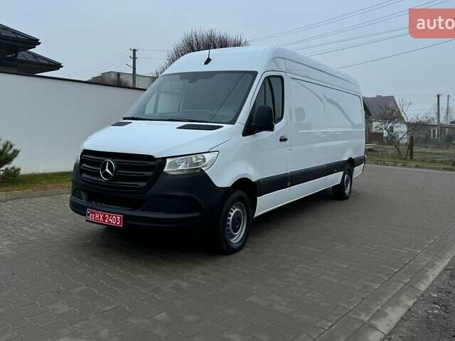 Белый Мерседес Sprinter, объемом двигателя 2.2 л и пробегом 273 тыс. км за 24400 $, фото 1 на Automoto.ua
