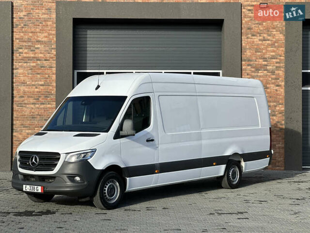 Белый Мерседес Sprinter, объемом двигателя 3 л и пробегом 340 тыс. км за 51517 $, фото 1 на Automoto.ua