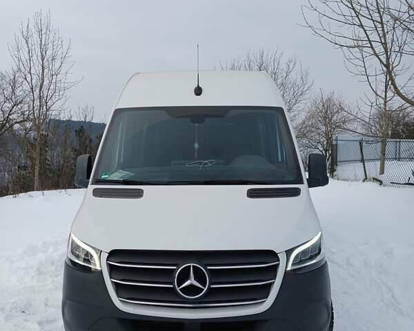 Белый Мерседес Sprinter, объемом двигателя 2.14 л и пробегом 319 тыс. км за 27944 $, фото 1 на Automoto.ua