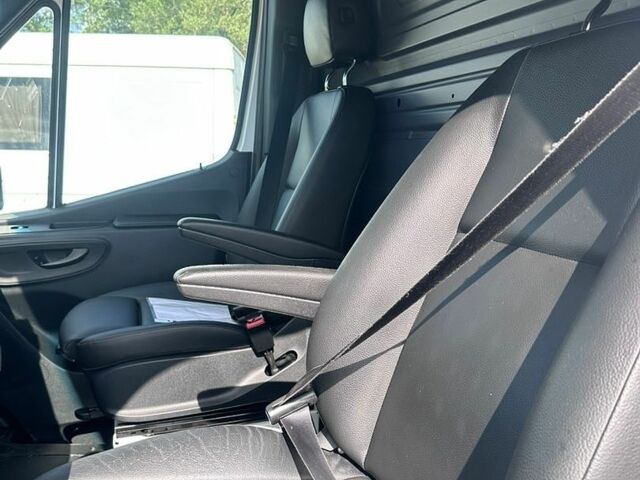 Белый Мерседес Sprinter, объемом двигателя 2.99 л и пробегом 452 тыс. км за 33999 $, фото 1 на Automoto.ua