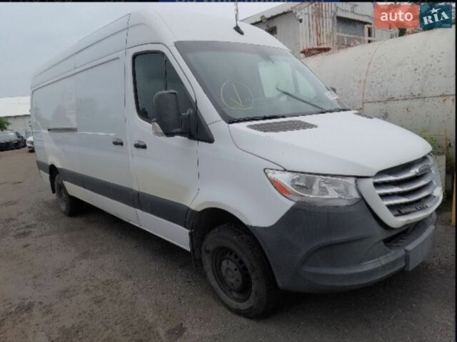 Белый Мерседес Sprinter, объемом двигателя 3 л и пробегом 332 тыс. км за 29500 $, фото 1 на Automoto.ua