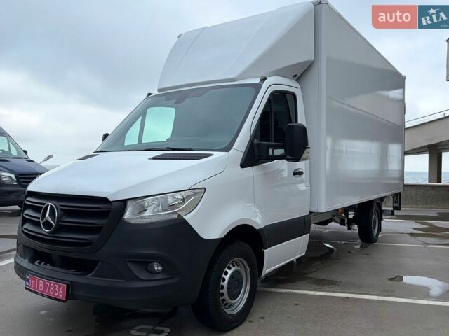 Белый Мерседес Sprinter, объемом двигателя 2.2 л и пробегом 330 тыс. км за 25999 $, фото 1 на Automoto.ua