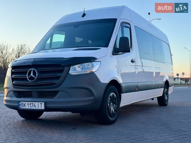 Белый Мерседес Sprinter, объемом двигателя 2.14 л и пробегом 425 тыс. км за 28800 $, фото 1 на Automoto.ua