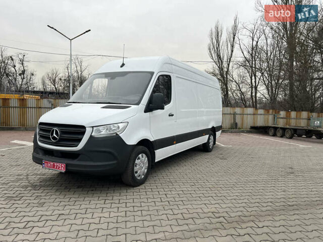 Белый Мерседес Sprinter, объемом двигателя 2.14 л и пробегом 295 тыс. км за 26900 $, фото 1 на Automoto.ua