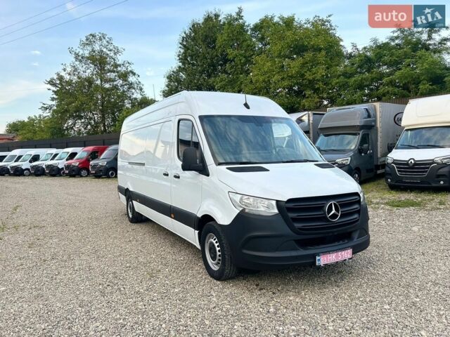 Белый Мерседес Sprinter, объемом двигателя 2.2 л и пробегом 247 тыс. км за 21600 $, фото 1 на Automoto.ua
