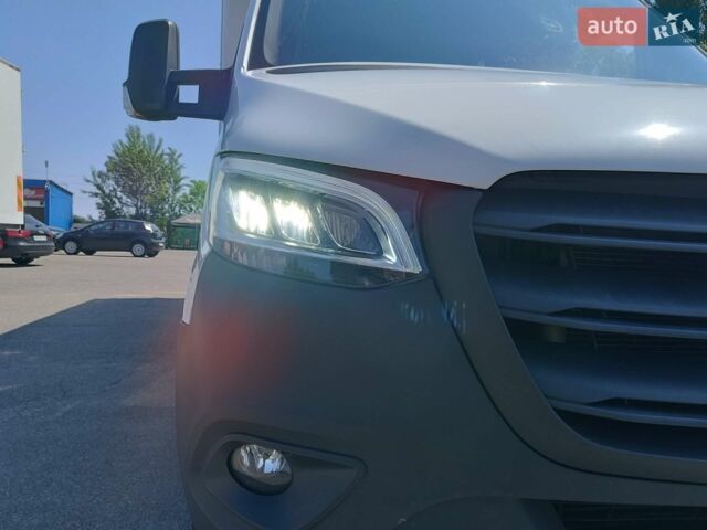 Белый Мерседес Sprinter, объемом двигателя 3 л и пробегом 454 тыс. км за 35500 $, фото 1 на Automoto.ua
