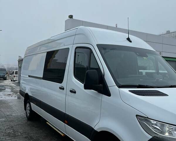 Белый Мерседес Sprinter, объемом двигателя 3 л и пробегом 403 тыс. км за 40800 $, фото 1 на Automoto.ua