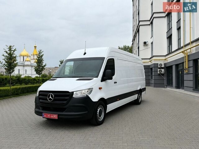 Белый Мерседес Sprinter, объемом двигателя 2.2 л и пробегом 300 тыс. км за 22300 $, фото 1 на Automoto.ua