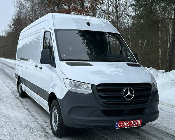 Белый Мерседес Sprinter, объемом двигателя 2.1 л и пробегом 291 тыс. км за 26200 $, фото 1 на Automoto.ua