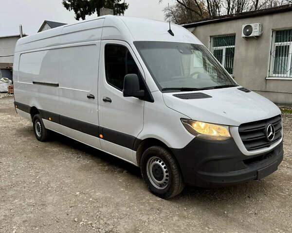 Белый Мерседес Sprinter, объемом двигателя 2.2 л и пробегом 301 тыс. км за 32900 $, фото 1 на Automoto.ua